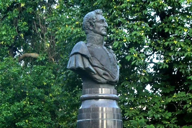 Monumentul lui Mikhail Miloradovich din Grădina Moscovei, St. Petersburg