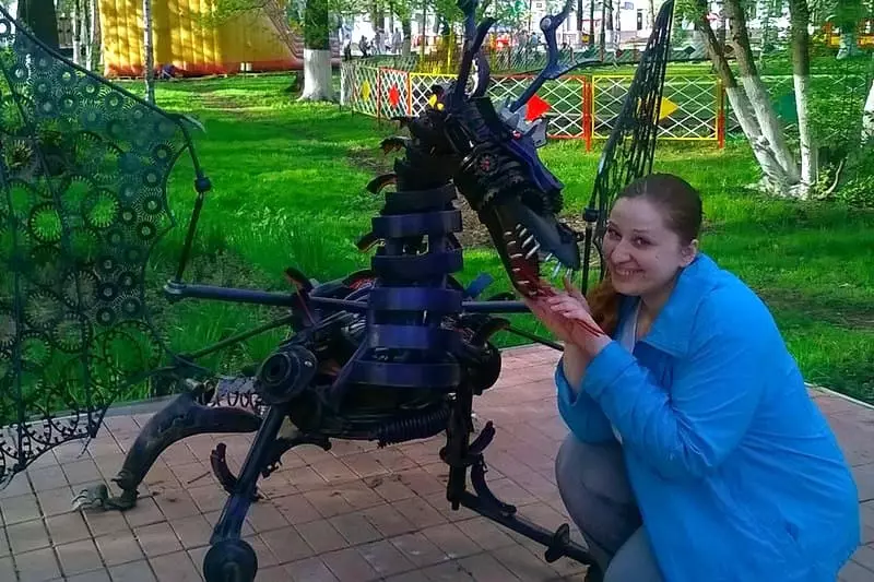 Svetlana Zhdanova avec un dragon