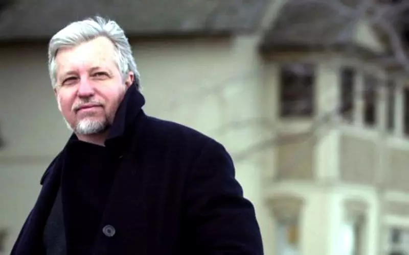 Dan Simmons.