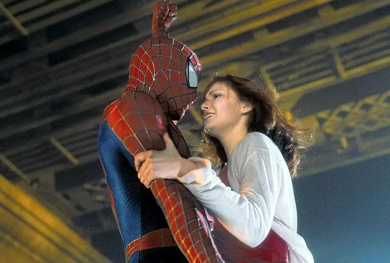 Toby Maguire en Kirsten Dunst (frame út 'e film "Spiderman")