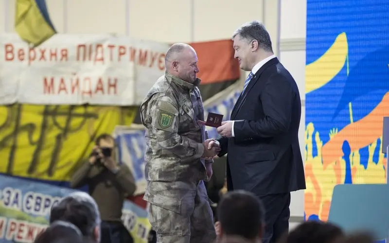 Dmitry YaroshとPeter Poroshenko.