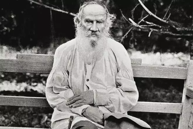 Spisovatel Leo Tolstoy.