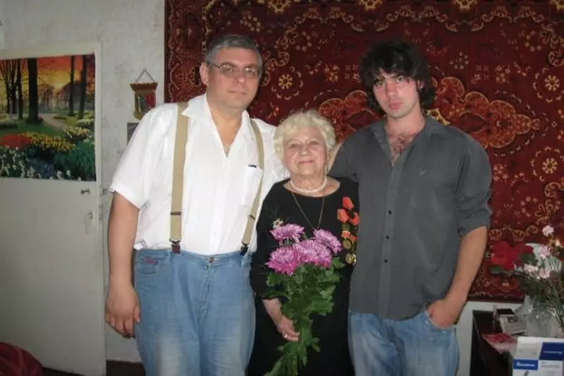 Віталь Башун з мамай і сынам Аляксандрам