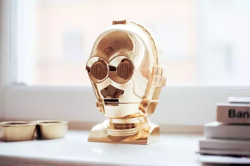Robotfej (https://socksnap.io/photo/robot-gold-l4i1pqe99f)