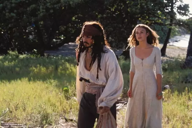Elizabeth Swann at Jack Sparrow.
