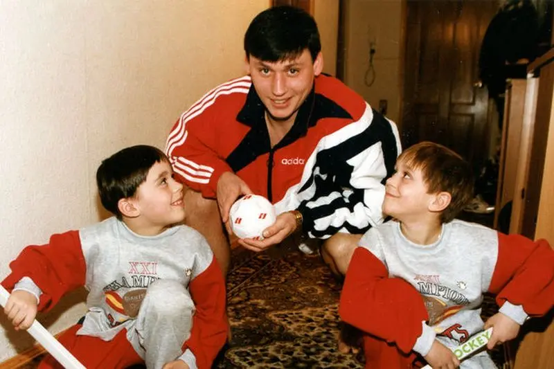 Ilya Zymbalir con hijos Oleg y Sergey