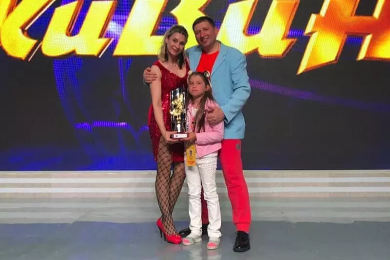 Evgenia Zharikova avec son mari et sa fille en 2019