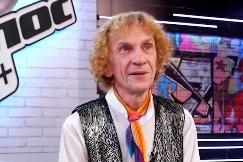 Співак Владислав Зуєв (кадр з шоу «Голос. 60+»)