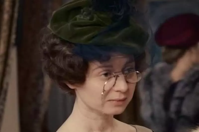 Мар'яна Шульц ў ролі жонкі Эйнштэйна (кадр з серыяла «Эйнштэйн. Тэорыя кахання»)