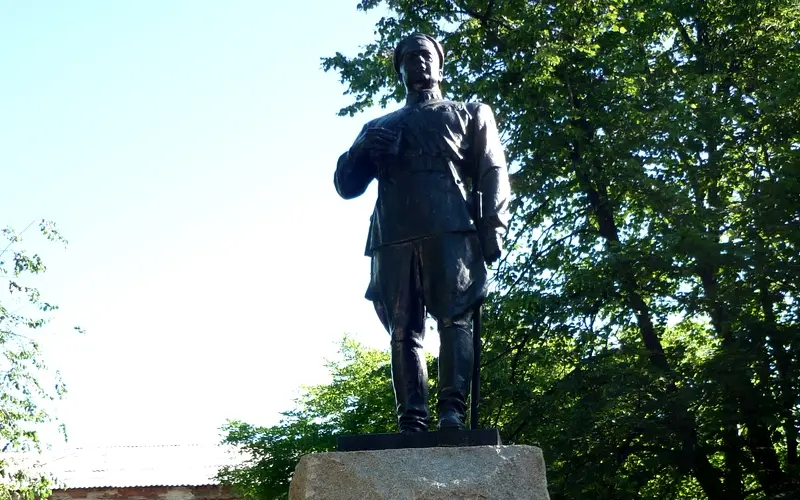 Споменик Грегори Котовски у Уман, Украјина