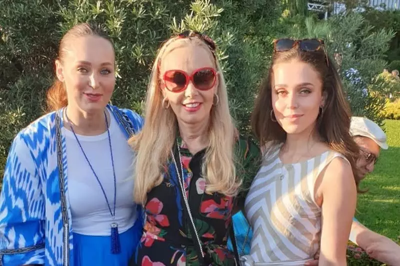 Natalia rappport-kobzon em 2019 com mãe nelli e filha de mishel