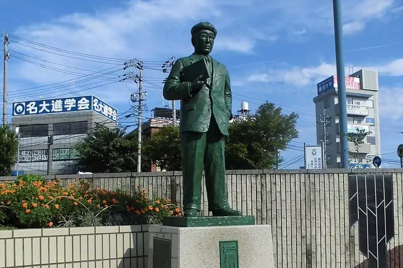 Denkmal Edogawa Rambo.