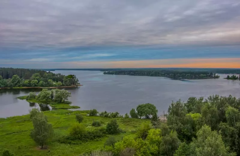Volga မြစ်ကမ်းပါးမှ Snapshot (https://photocentra.ru//764949)