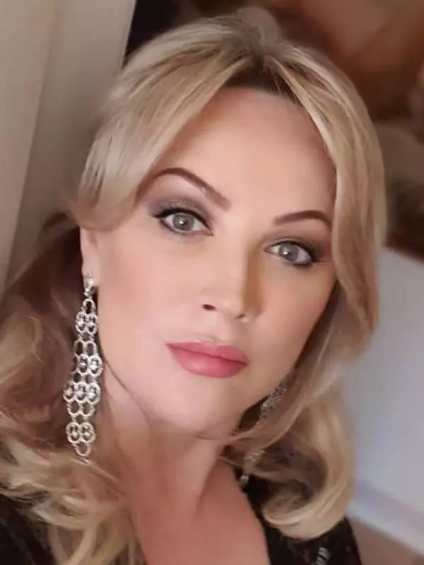 Inna Mikhailova - Foto, biografia, vida personal, notícies, esposa Stas Mikhailova 2021