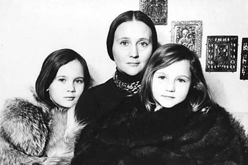 Mikael Drozdovskaya con hijas