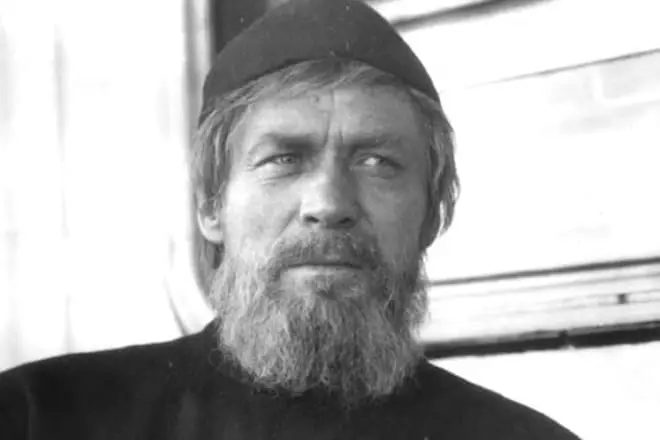 Aleksandar Mikhailov kao Ivan Flagin