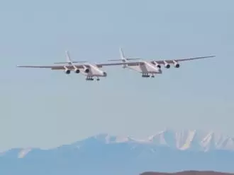 Die wêreld se grootste vliegtuig vir die eerste keer het in die lug gestyg