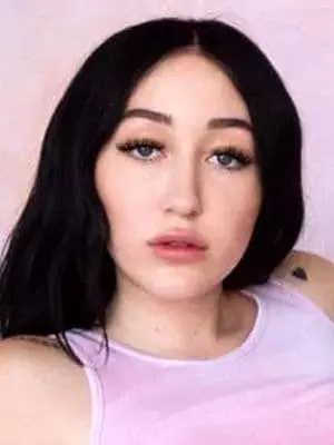 Noah Cyrus - fotografija, biografija, osebno življenje, novice, filmi 2021