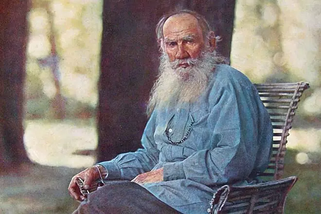 Mwandishi Leo Tolstoy.