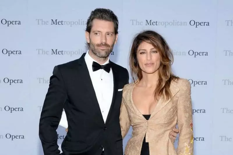 Jennifer Esposito og Louis Dowler