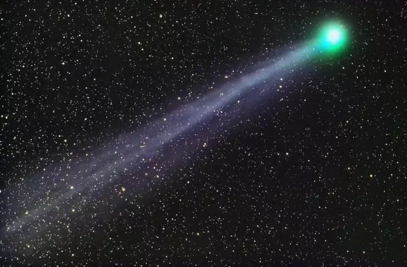 Photo of the long-term comet C / 2014 Q2, open in August 2014 by the Australian astronomer Terry Lavzhoyam (https://commons.wikimedia.org/wiki/file:c2014_q2.jpg)