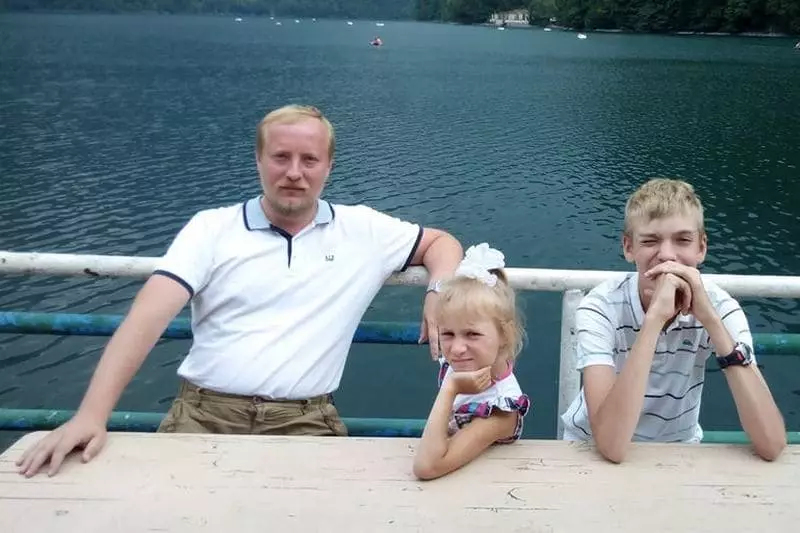 Mikhail Atamanov กับลูกสาวและลูกชายของเขา