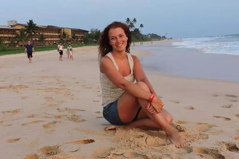 Kira Strelnikova på stranden