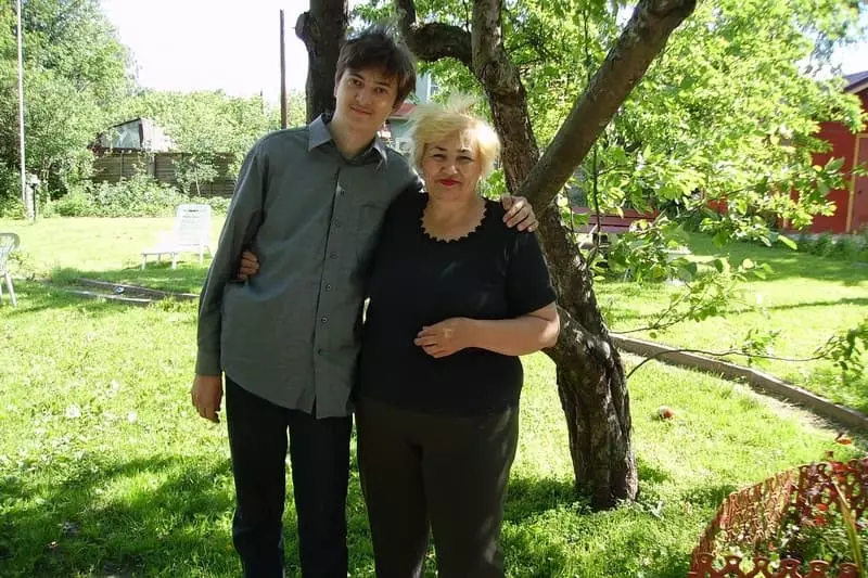 Vera Chirkova met kleinzoon