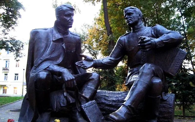 Mounument i Alexander TVardaovsky ma le tele o le Tetee i le smolensk