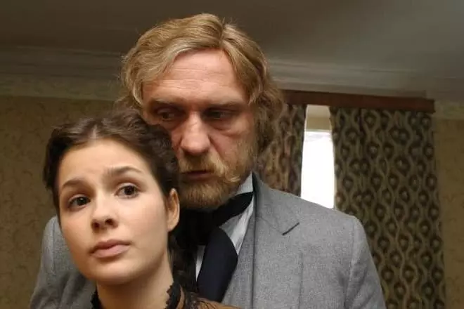 Dunya Skolnikova a Svidrigailov (Frame vum Film)
