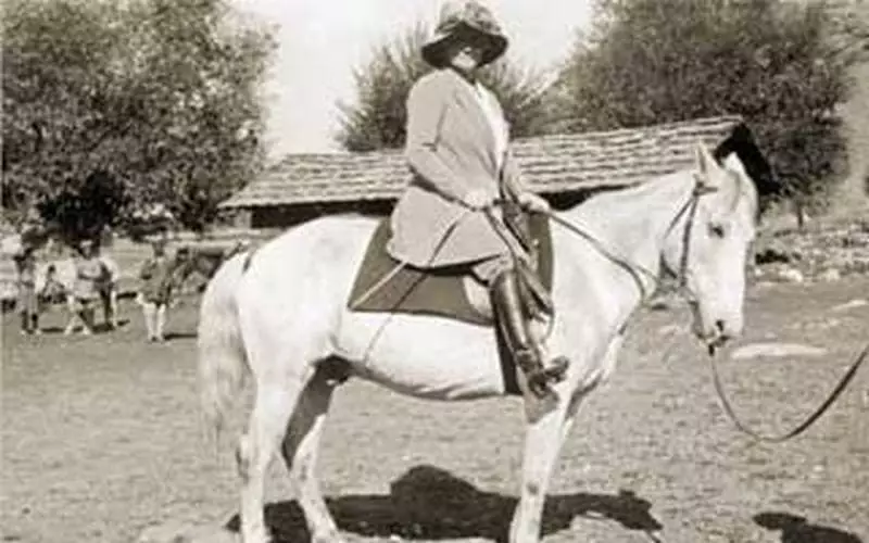Elena Roerich lors de l'expédition d'Asie centrale
