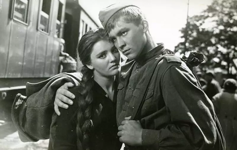 Zhanna Prokhorenko in Vladimir Ivashov (okvir iz filma »Balada o vojaku«)