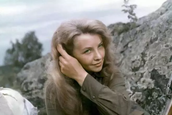 Olga Ostrumova no papel de Zhenya Komelkova (1972)