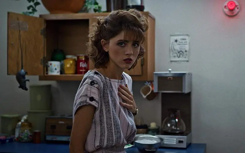 Natalia Dyer - Foto, Biografie, Persoonlike Lewe, Nuus, "Baie Vreemde gevalle" 2021