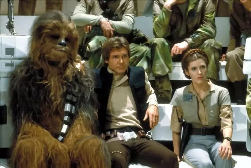 Peter Maikhu, Harrison Ford a Carrie Fisher (ffrâm o'r ffilm "Star Wars. Pennod 6: Dychwelyd Jedi"))