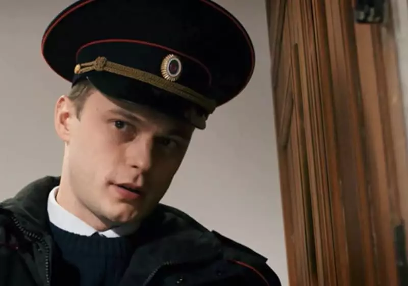 Ivan Bataryv作為一名戰士在電視劇中的警察形式“涅夫斯基。力量測試“