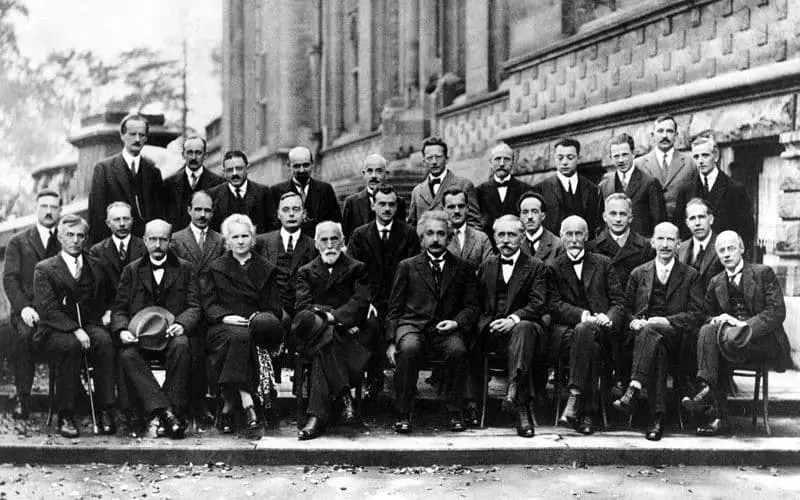 Erwin Schrödinger والمشاركين في مؤتمر Solveyevsky لعام 1927