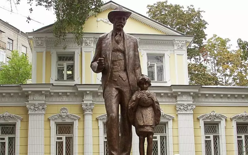 Monument kwa Formufu Nansen huko Moscow.