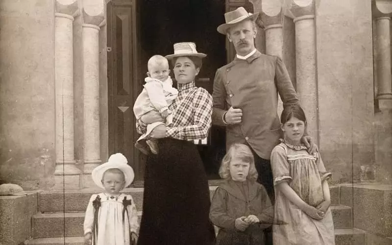 Furoof Nansen met familie