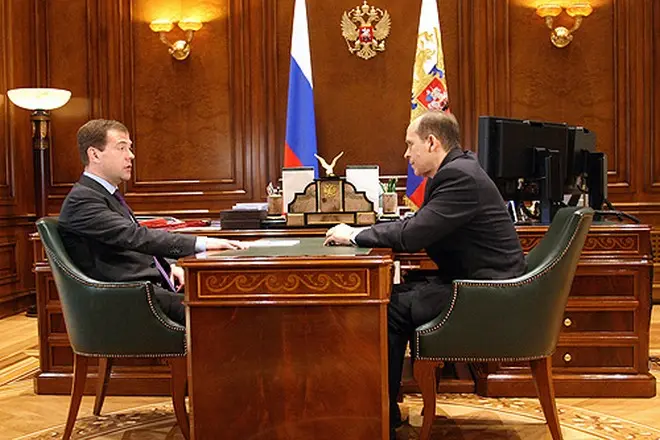 ديمتري ميدفيديف وألكساندر بورتنيكوف