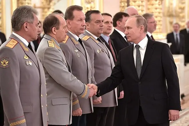 ألكسندر بورتنيكوف وفلاديمير بوتين في عام 2019