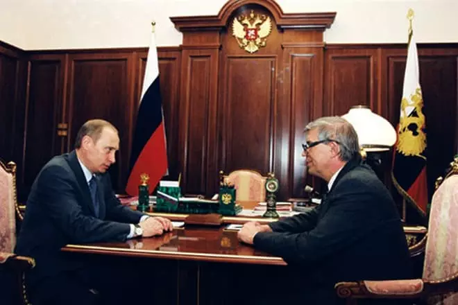 Vladimir Putin at Sergey Ignateiev.