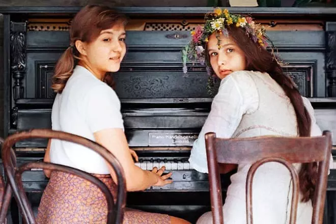 Irina Malysheva en Tatyana Drubich (in skot út 'e film "Hûndert dagen nei bernetiid")
