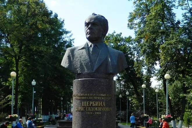 Monumento kay Boris Shcherbin sa Tyumen.