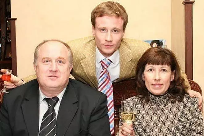 Yuri Mosha med föräldrar