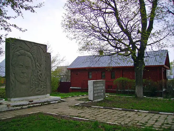 Monumen kepada Alexey Fatyanov dalam Liscous