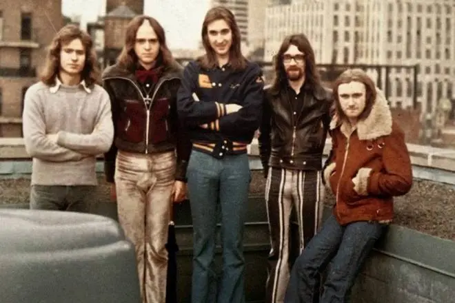 Tony Banks, Peter Gabriel, Mike Rutherford, Steve HeKKet og Phil Collins