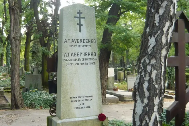 Tomb Arkady Averchenko.