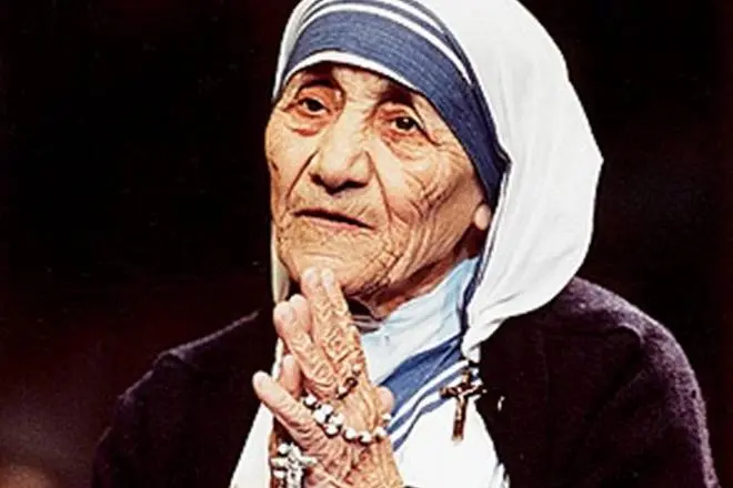 Máthair Teresa le blianta beaga anuas