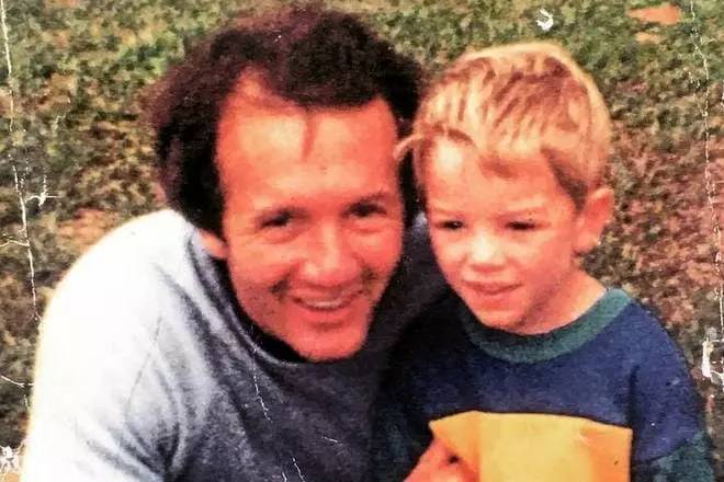 Craig Horner i barndommen med sin far